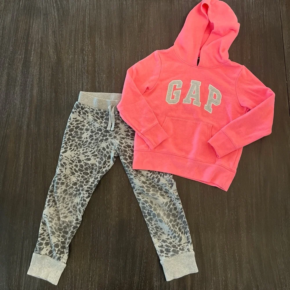 Gap Girls Hooded Sweatshirt and Grey Joggers Size Small Pink